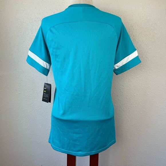 NWT Nike T-Shirt Size S - Picture 6 of 8